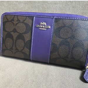 Coach Purple and Dark Brown
Signature PVC Leather Accordian
Zip Wallet